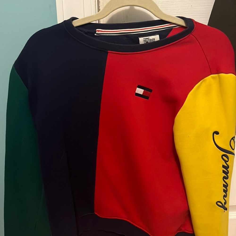 Tommy Hilfiger sweater ! Medium